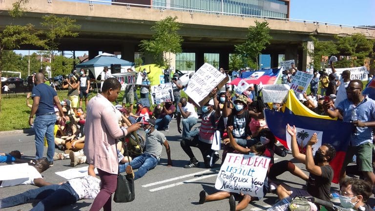 Protest for a comprehensive program of regularization for everyone living without permanent immigration status